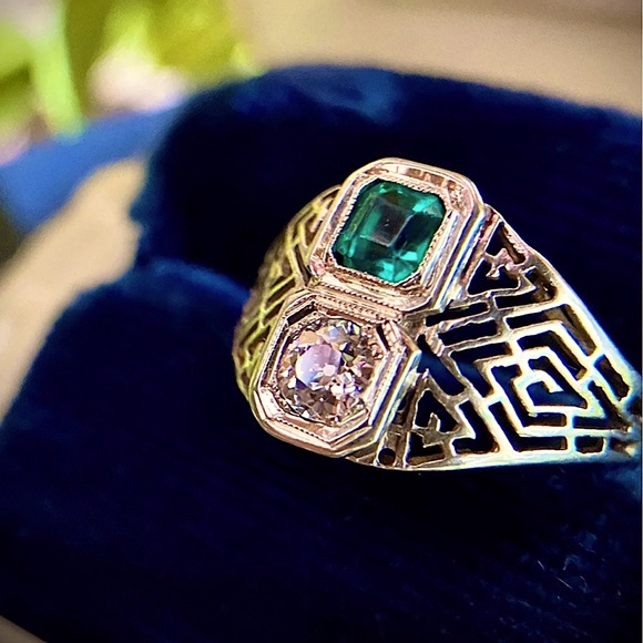 RARE Estate Ring! Solid Gold OLD European Cut Diamond and Green Emerald ring - Picture 8 of 15